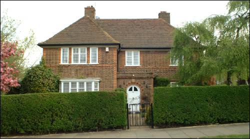 40 Holne Chase